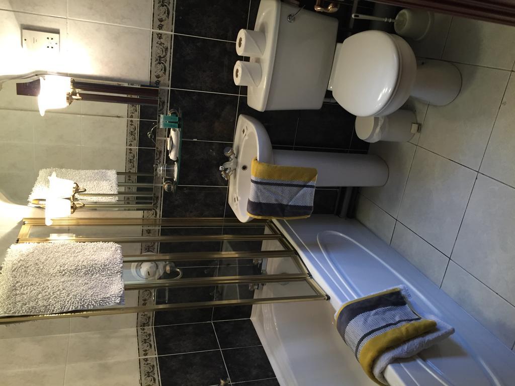 ホテルCaldhame House Crumlin  エクステリア 写真