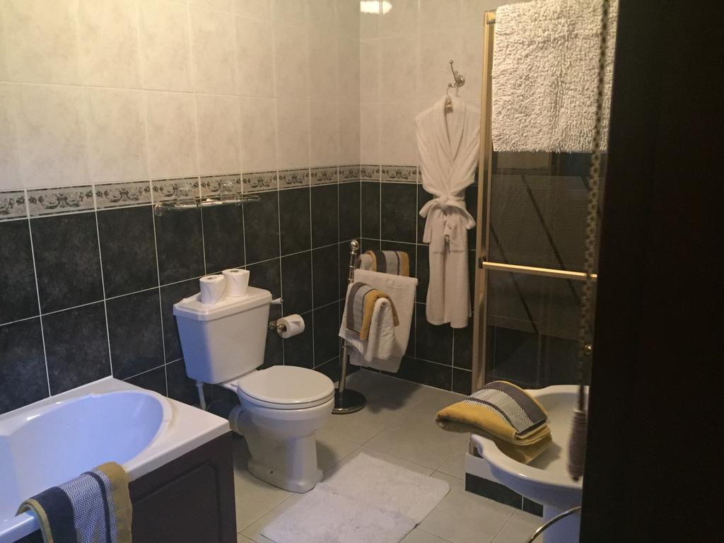 ホテルCaldhame House Crumlin  エクステリア 写真