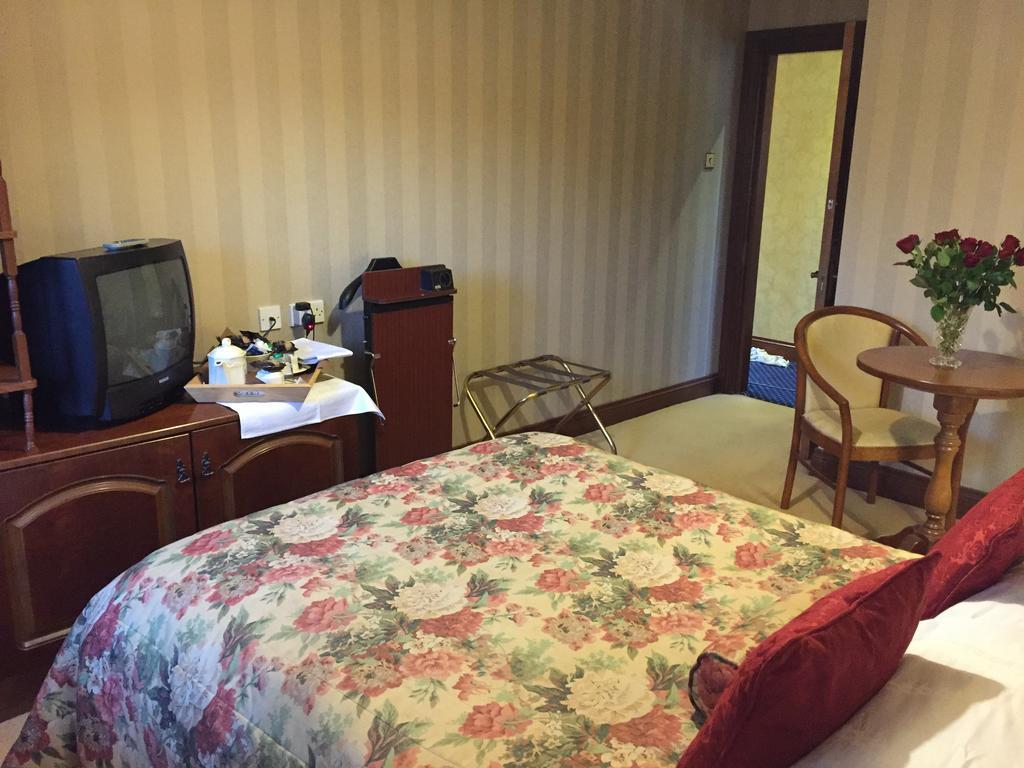 ホテルCaldhame House Crumlin  エクステリア 写真